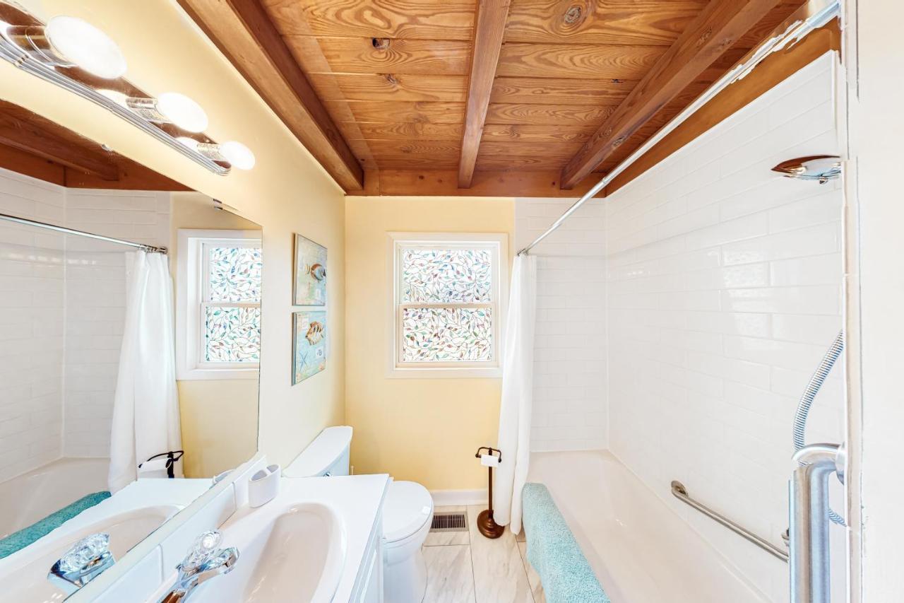 Ginny'S Coastal Cottage Oak Island Luaran gambar